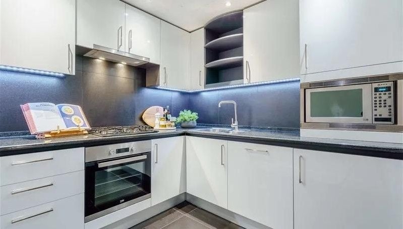 Flat Westferry Circus in Greater London