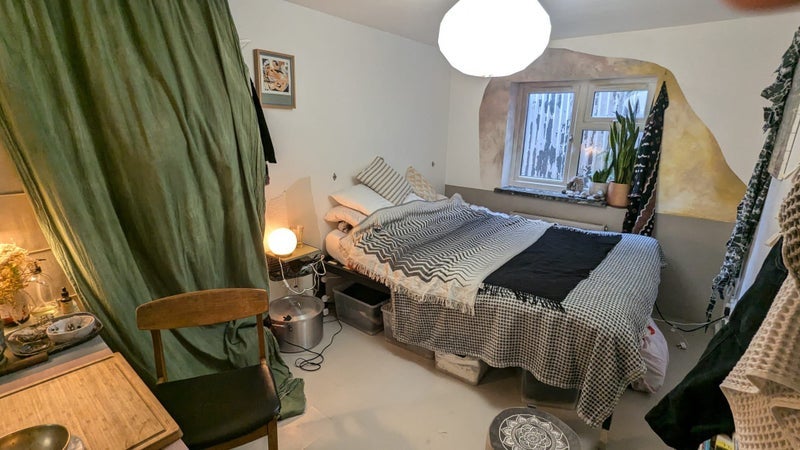 Room Saw Mill Way in Greater London