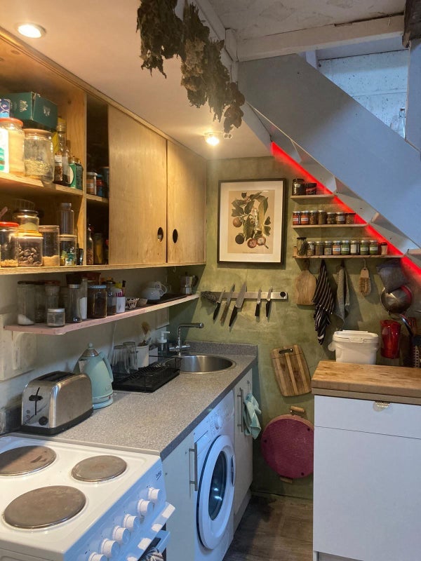 Room Saw Mill Way in Greater London