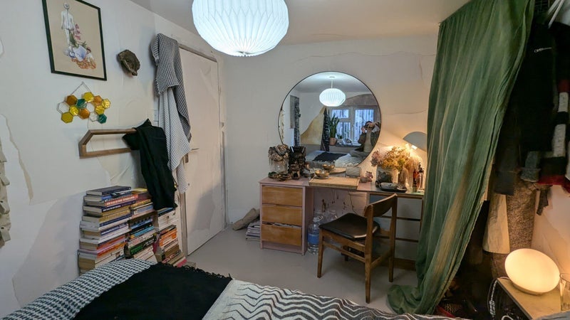 Room Saw Mill Way in Greater London