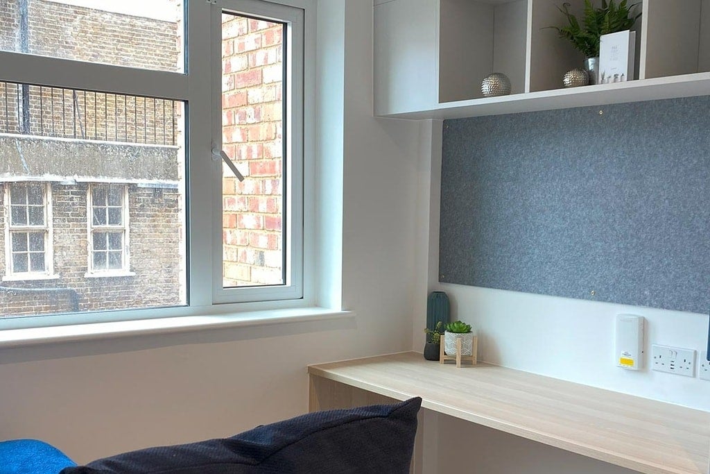 Flat Talbot Square in City of Westminster