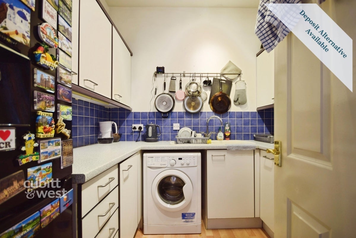 Flat Webster Road in Rainham