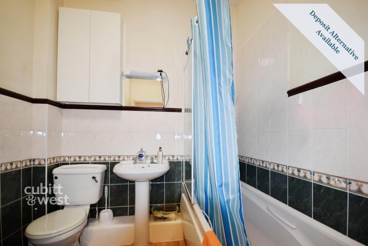 Flat Webster Road in Rainham