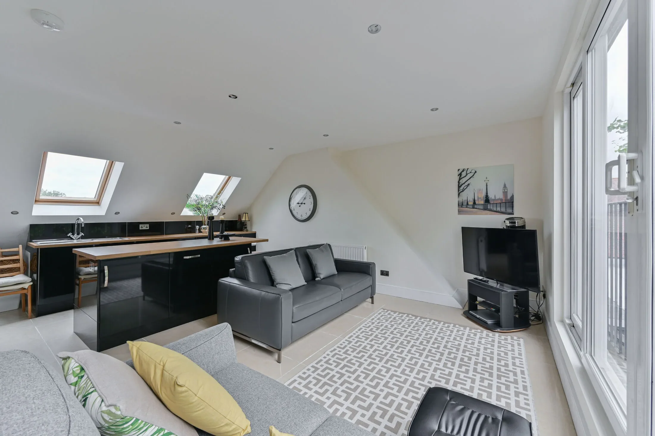 Flat Streatham High Road in Greater London