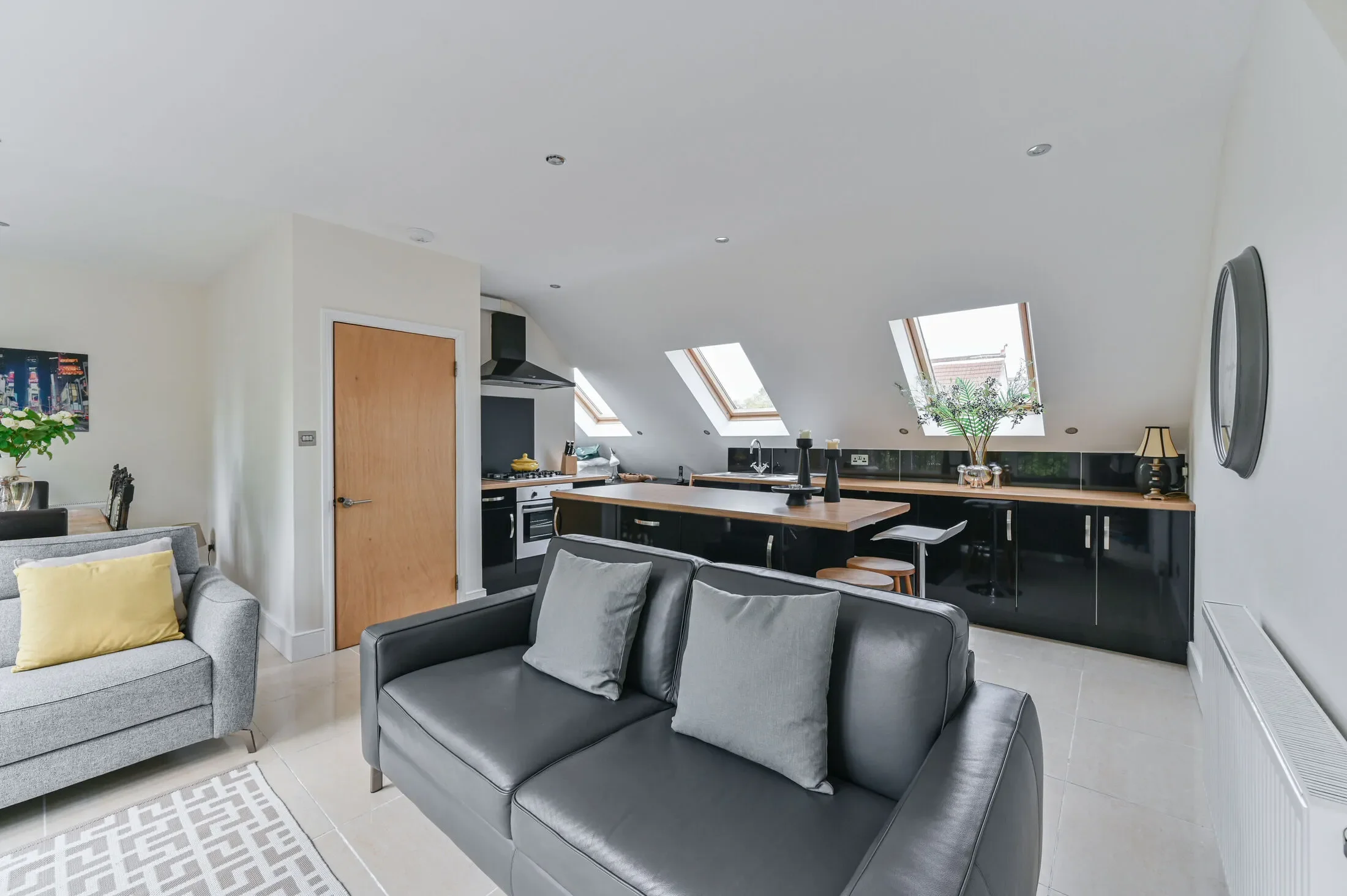 Flat Streatham High Road in Greater London