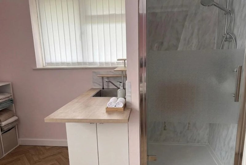 Room John Street in Newcastle-under-Lyme