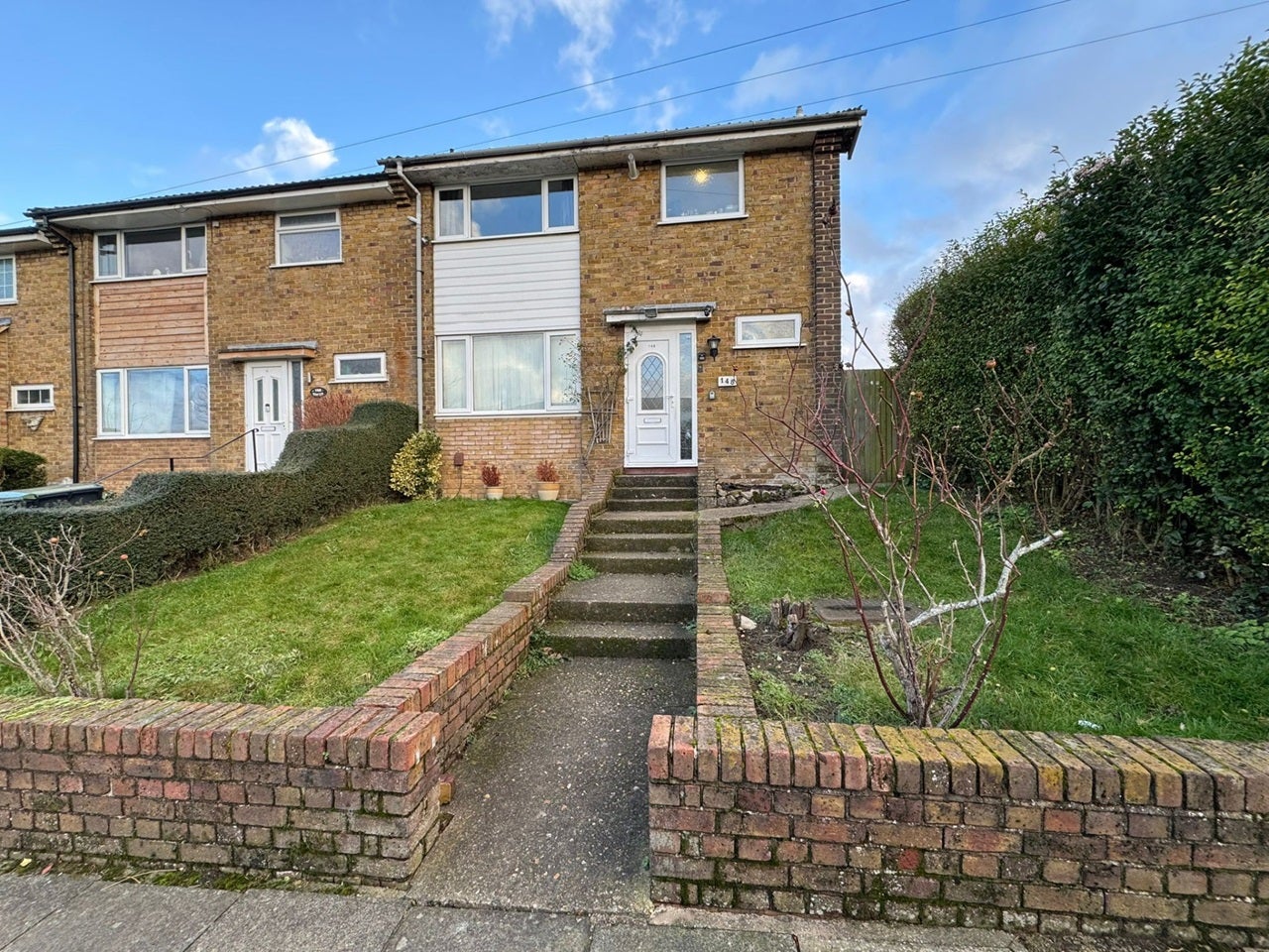 House Mackenzie Way in Gravesham