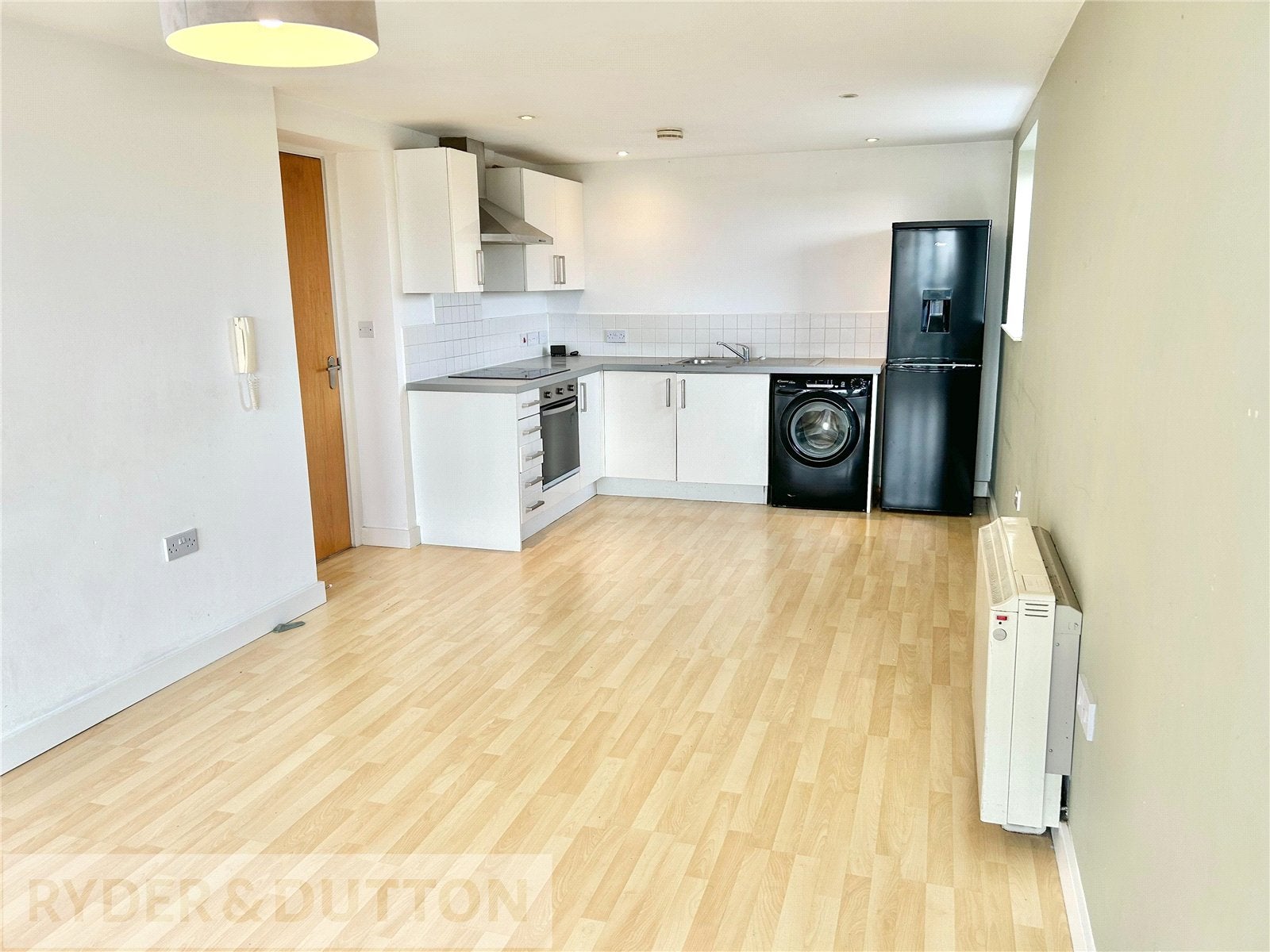 Flat Lakeside Rise in Manchester