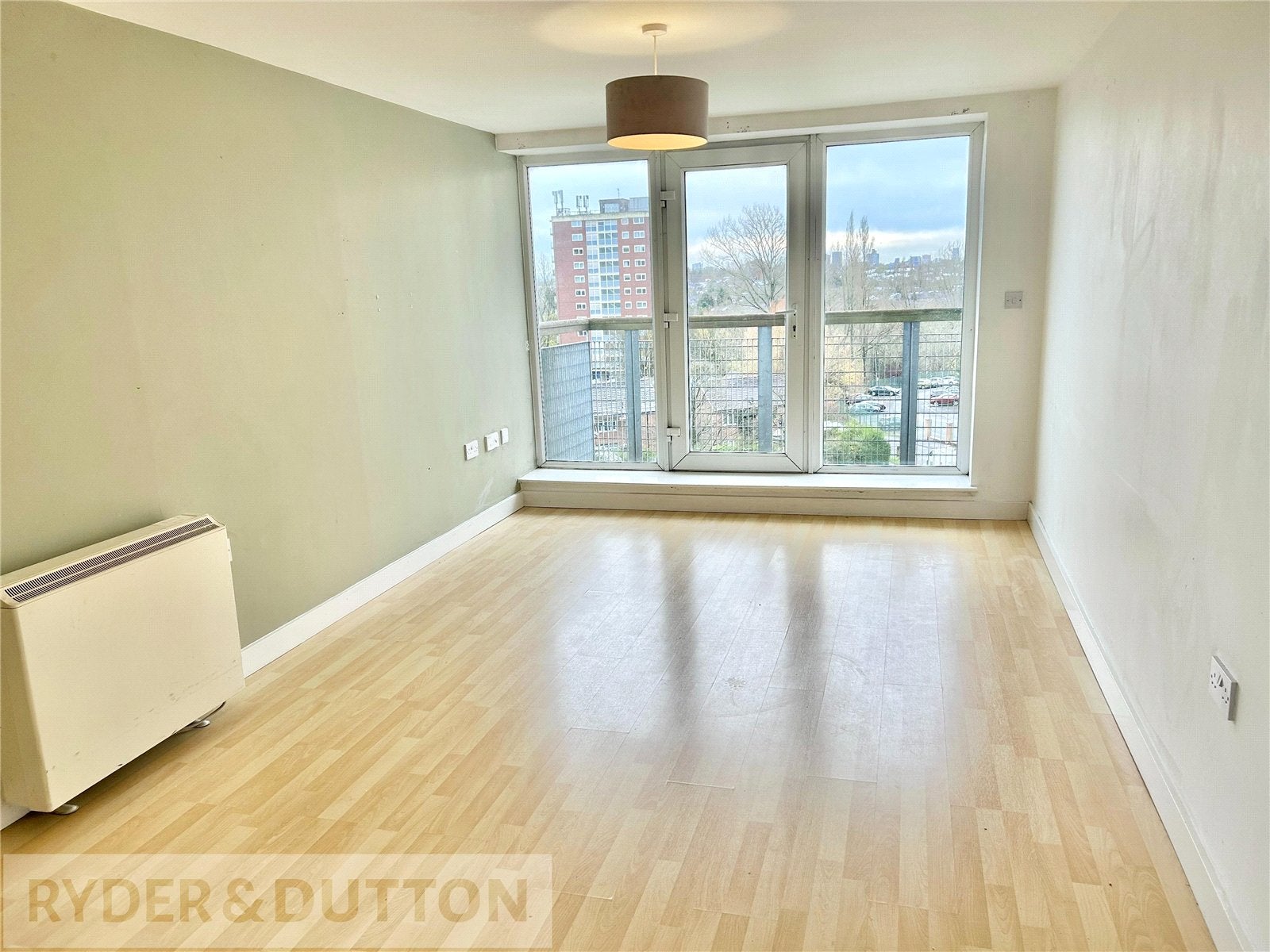 Flat Lakeside Rise in Manchester