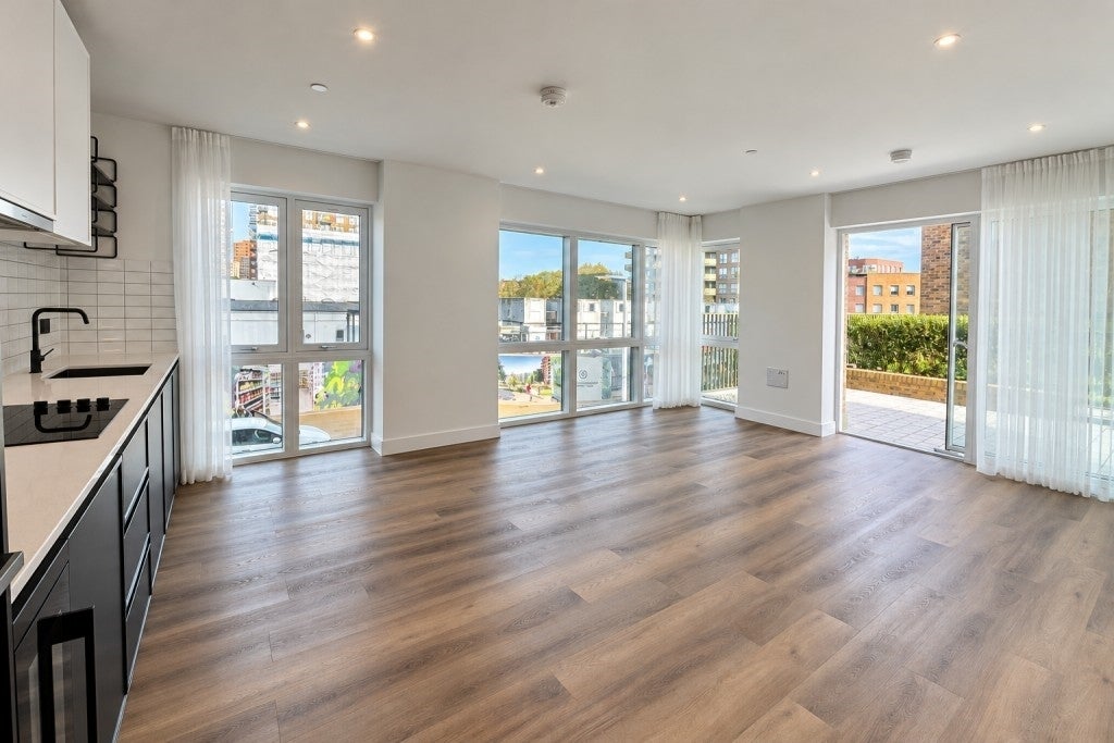 Flat Townsend Road in Greater London
