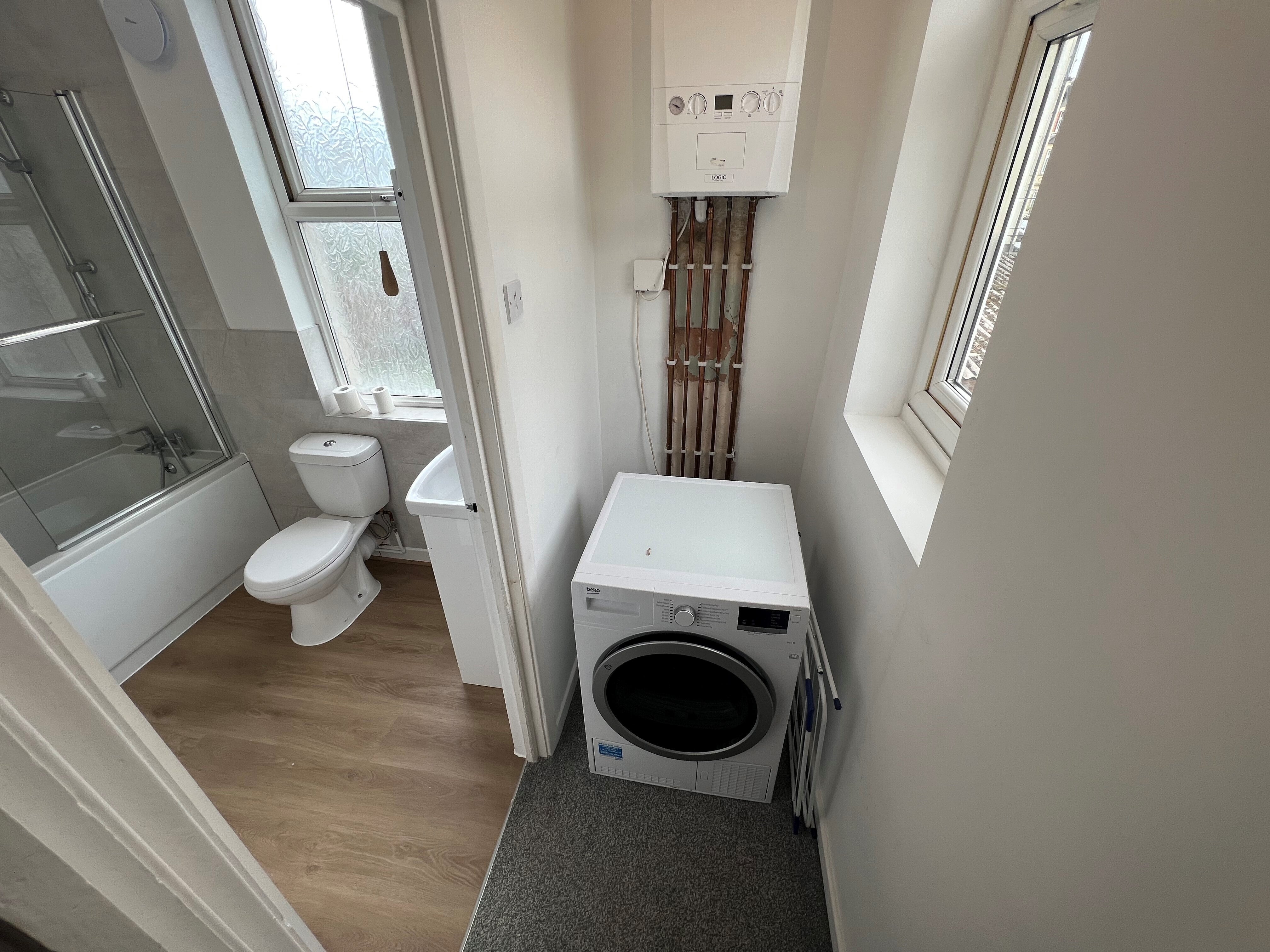 Flat Ninian Road in Cardiff