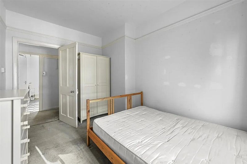 Room McAuley Close in Greater London