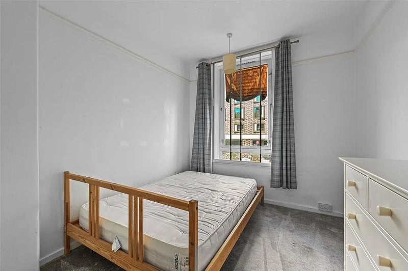 Room McAuley Close in Greater London