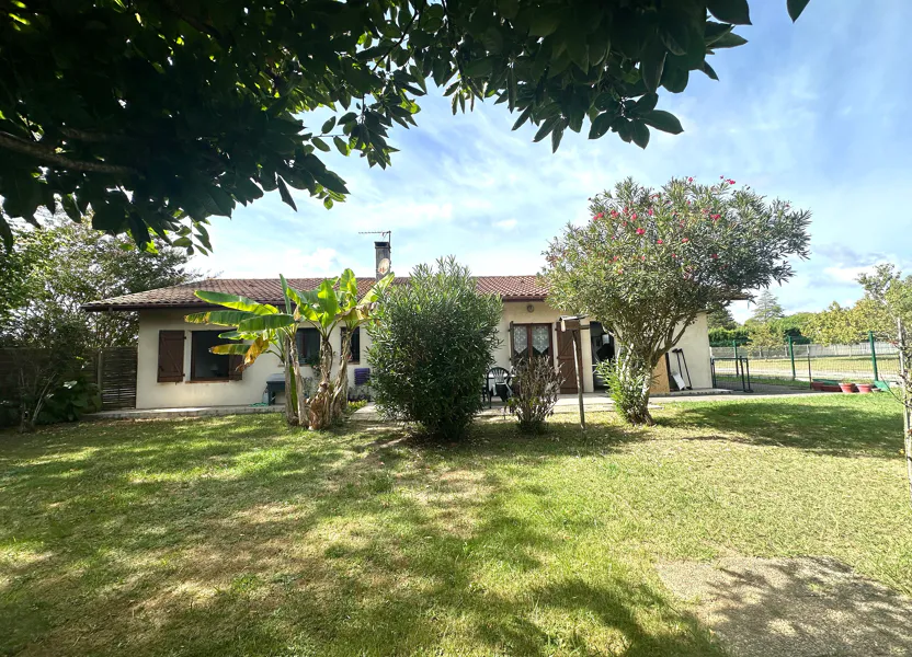 House Route des Mottes in Saubrigues