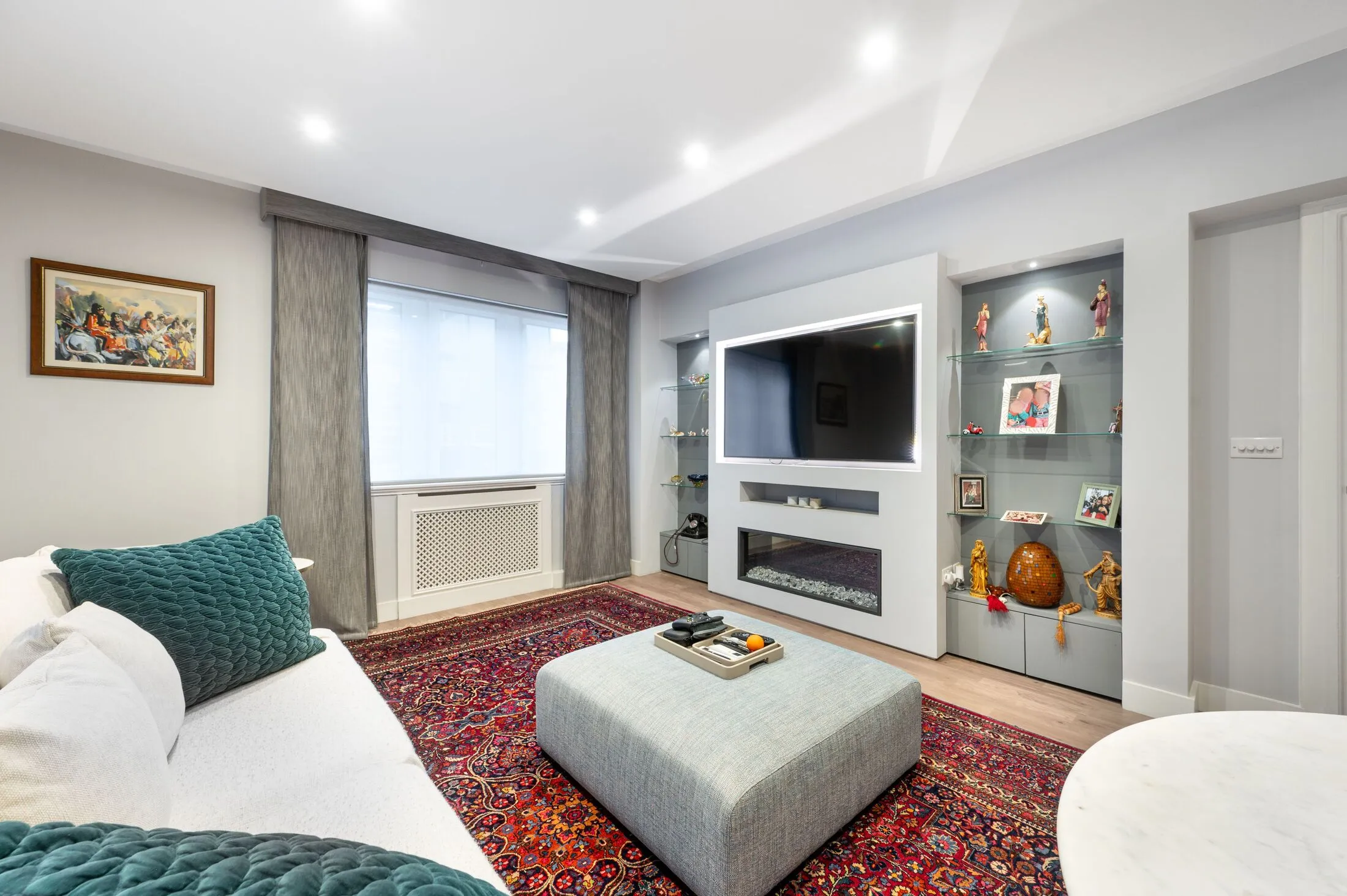 Flat Holland Walk in Greater London
