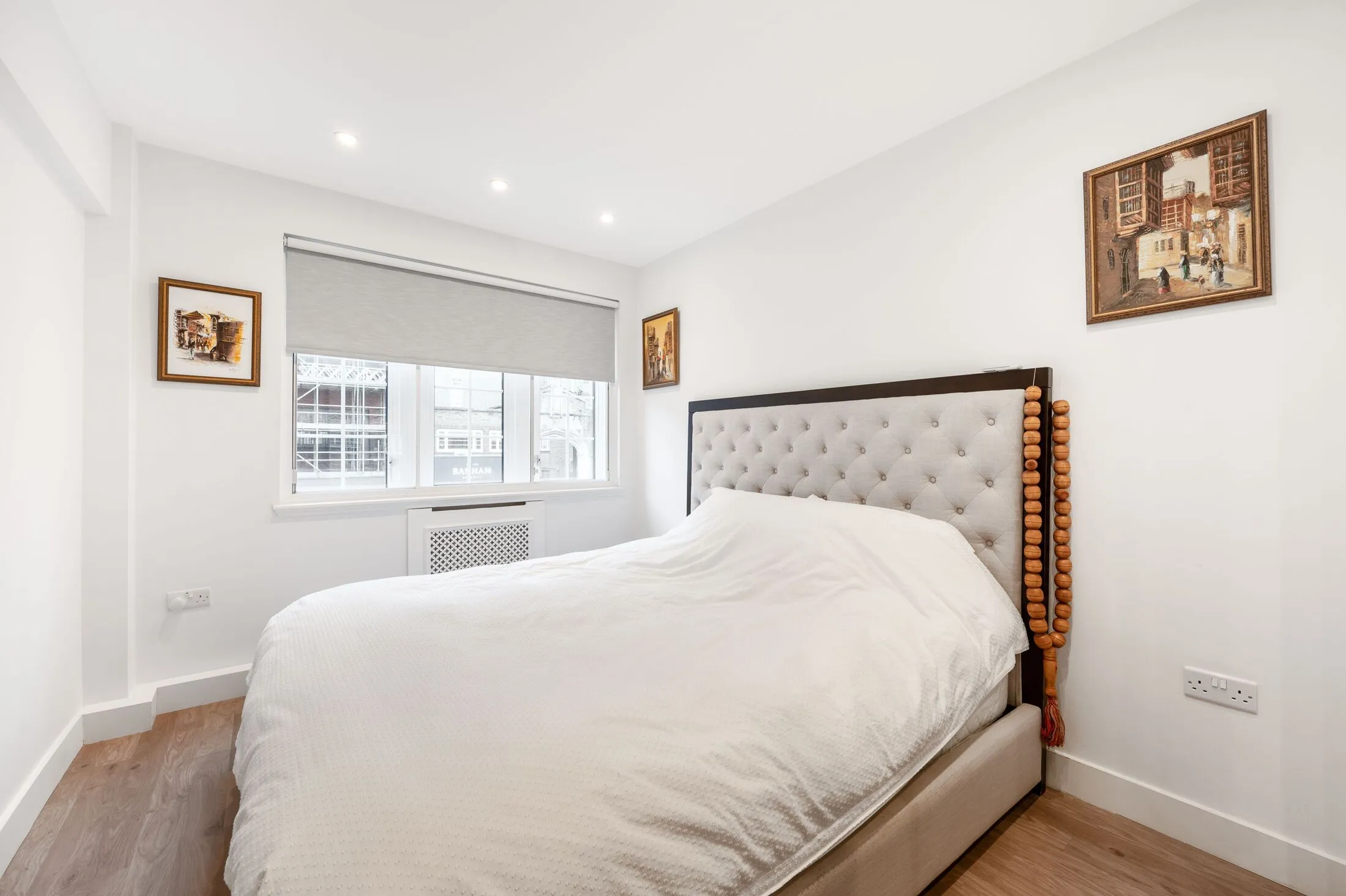 Flat Holland Walk in Greater London