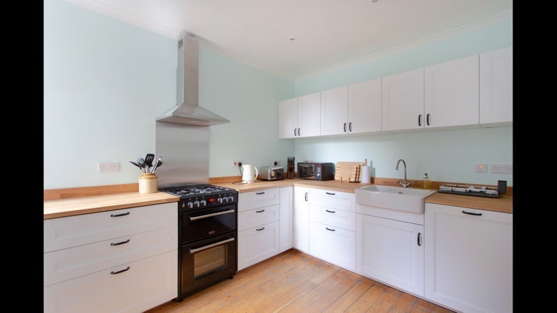 Room Broomfield Avenue in Greater London