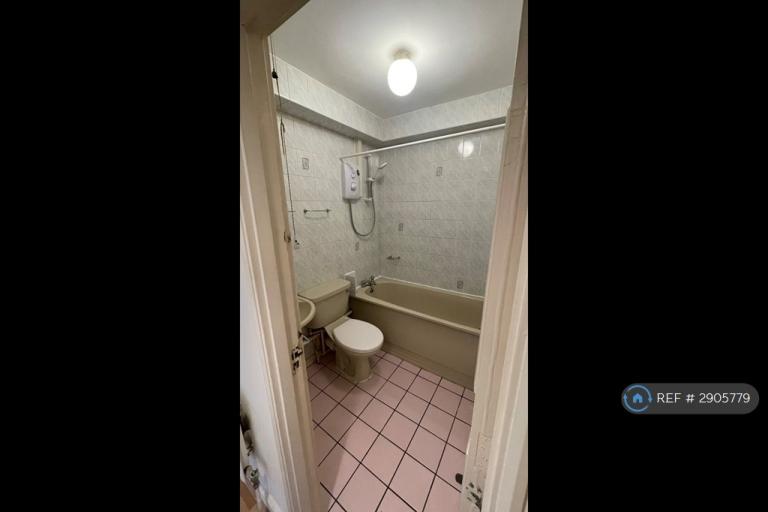 Flat Bath Grove in Greater London