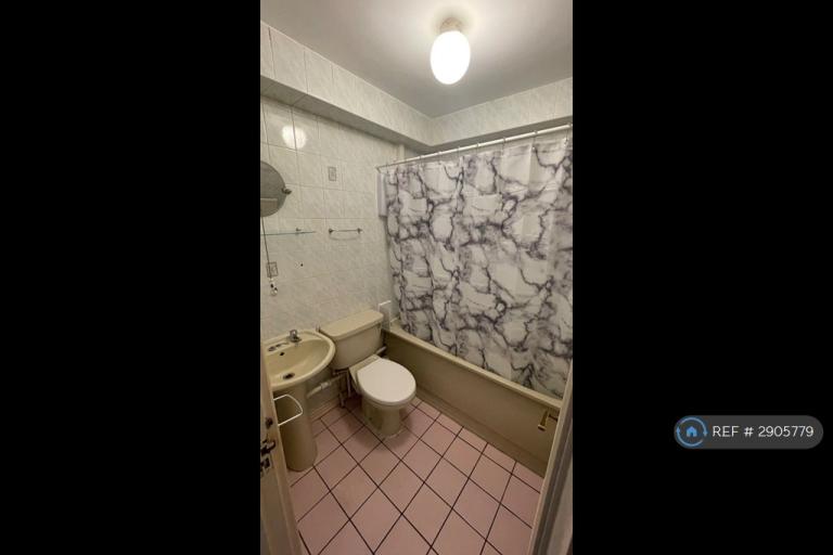 Flat Bath Grove in Greater London