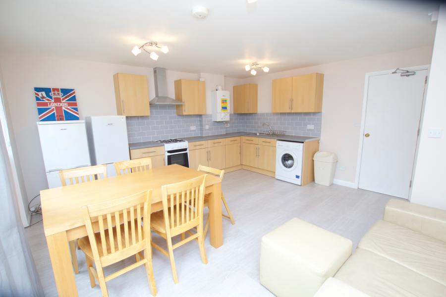 Room Willingham Way in Greater London