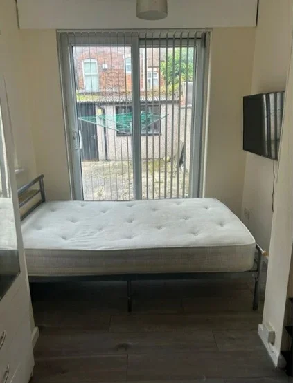 Flat Middleborough Road in Coventry