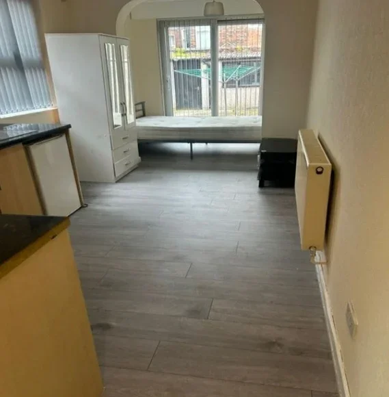Flat Middleborough Road in Coventry