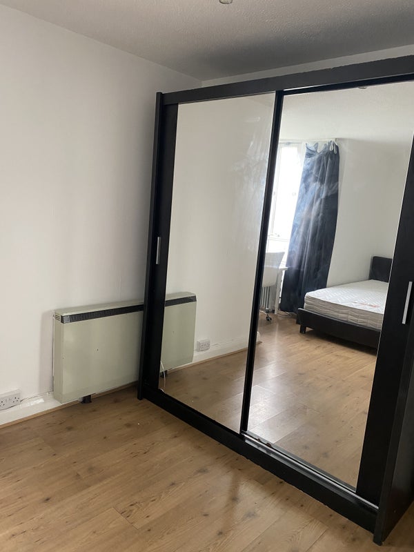 Room Bramlands Close in Greater London