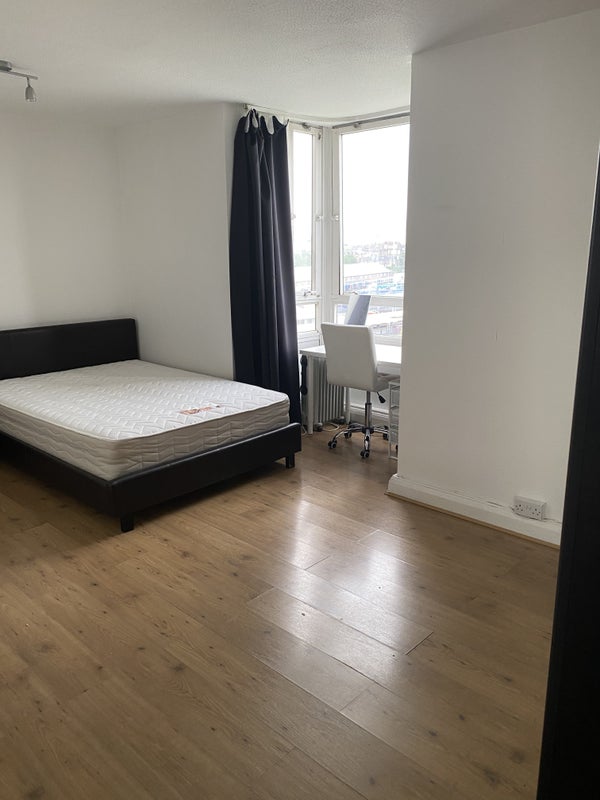Room Bramlands Close in Greater London