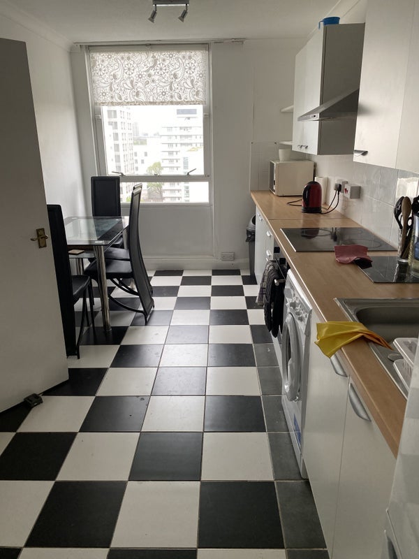 Room Bramlands Close in Greater London