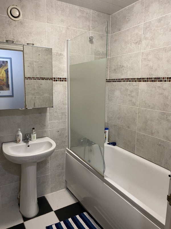 Room Bramlands Close in Greater London