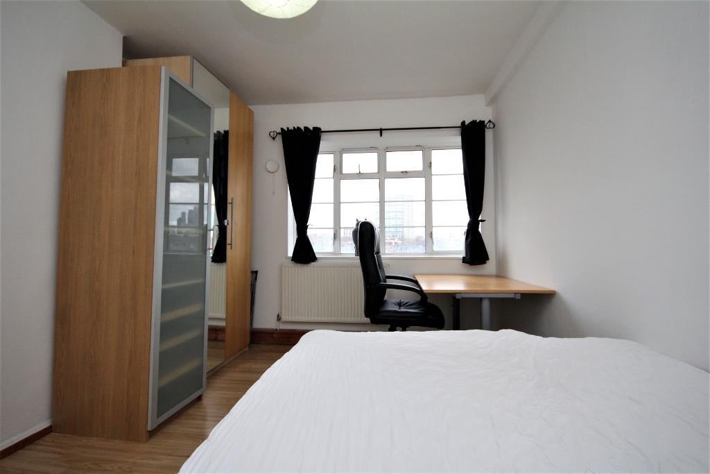 Flat East Arbour Street in Greater London