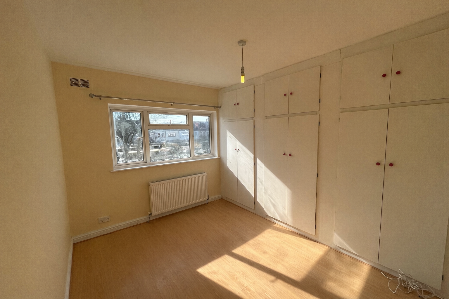 Flat Easternville Gardens in Greater London