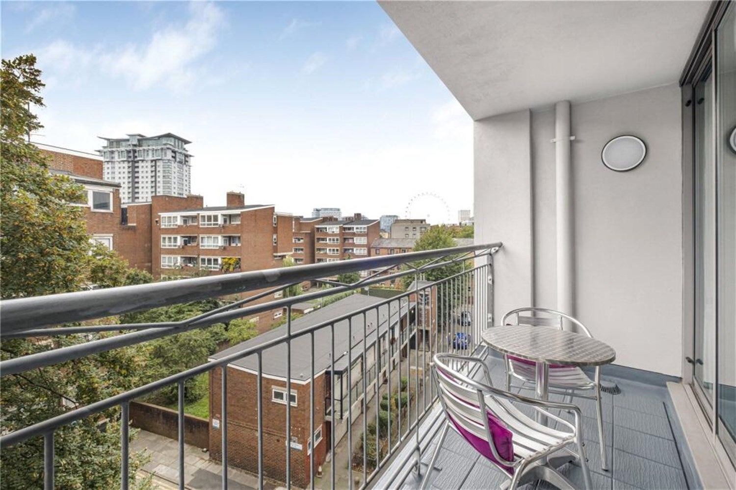 Flat Dodson Street in Greater London