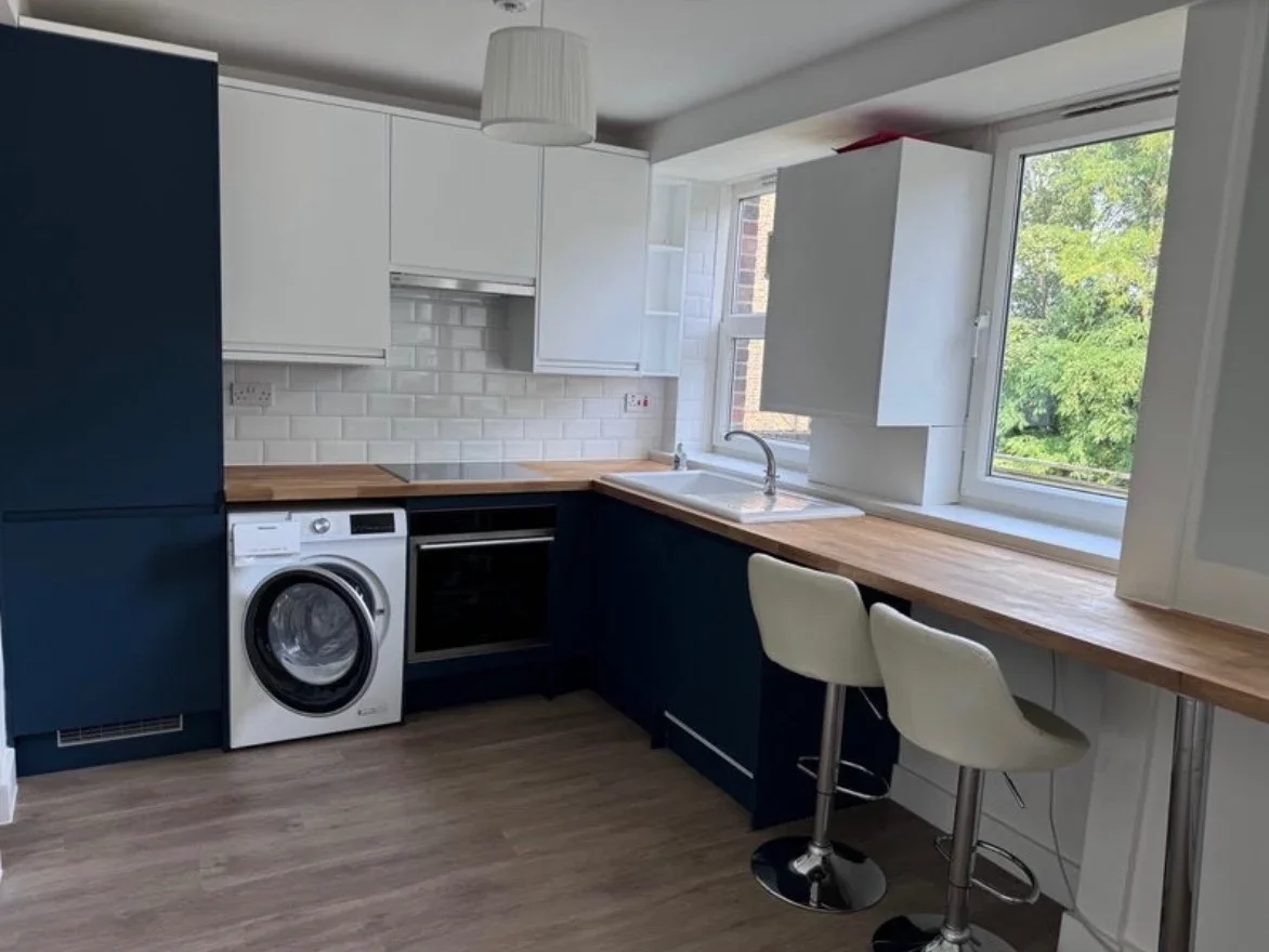 Room Cambalt Road in Greater London