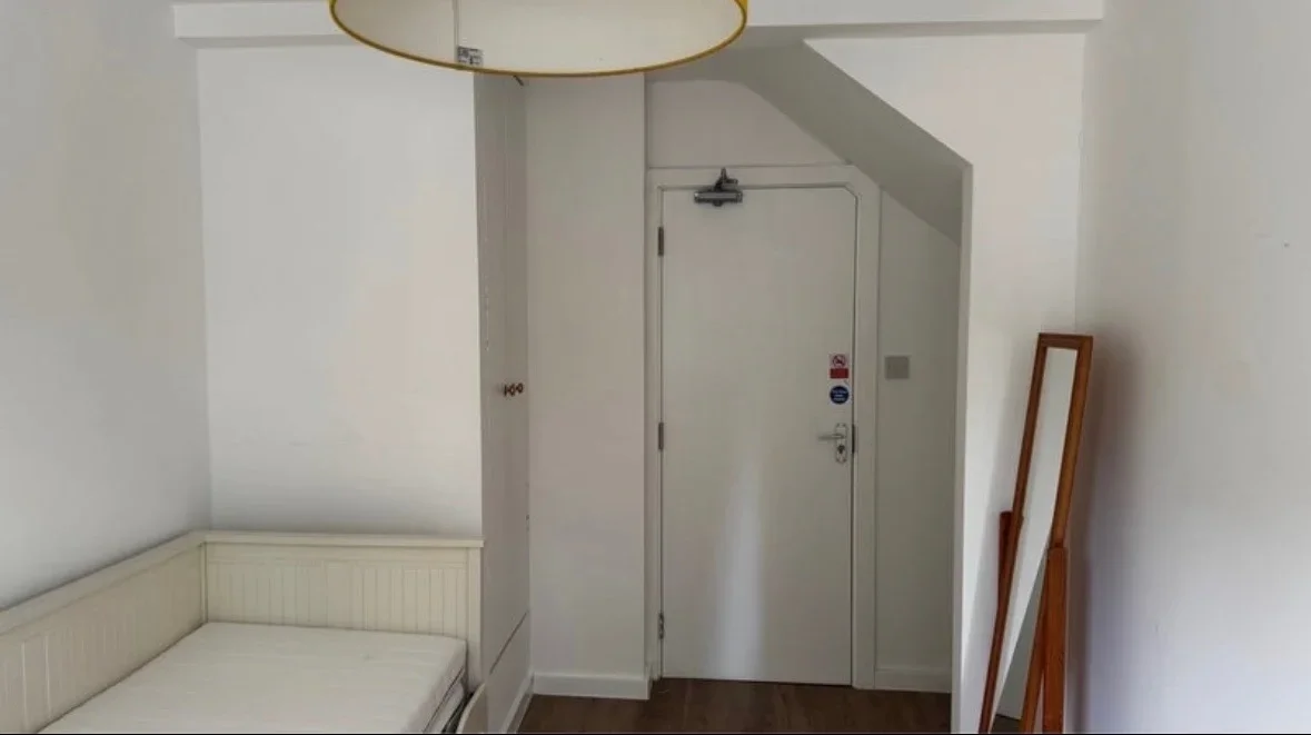 Room Cambalt Road in Greater London