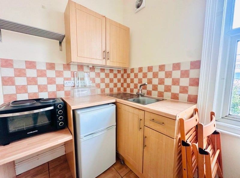 Room Sterne Street in Greater London