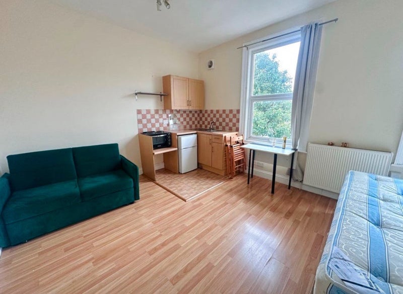Room Sterne Street in Greater London