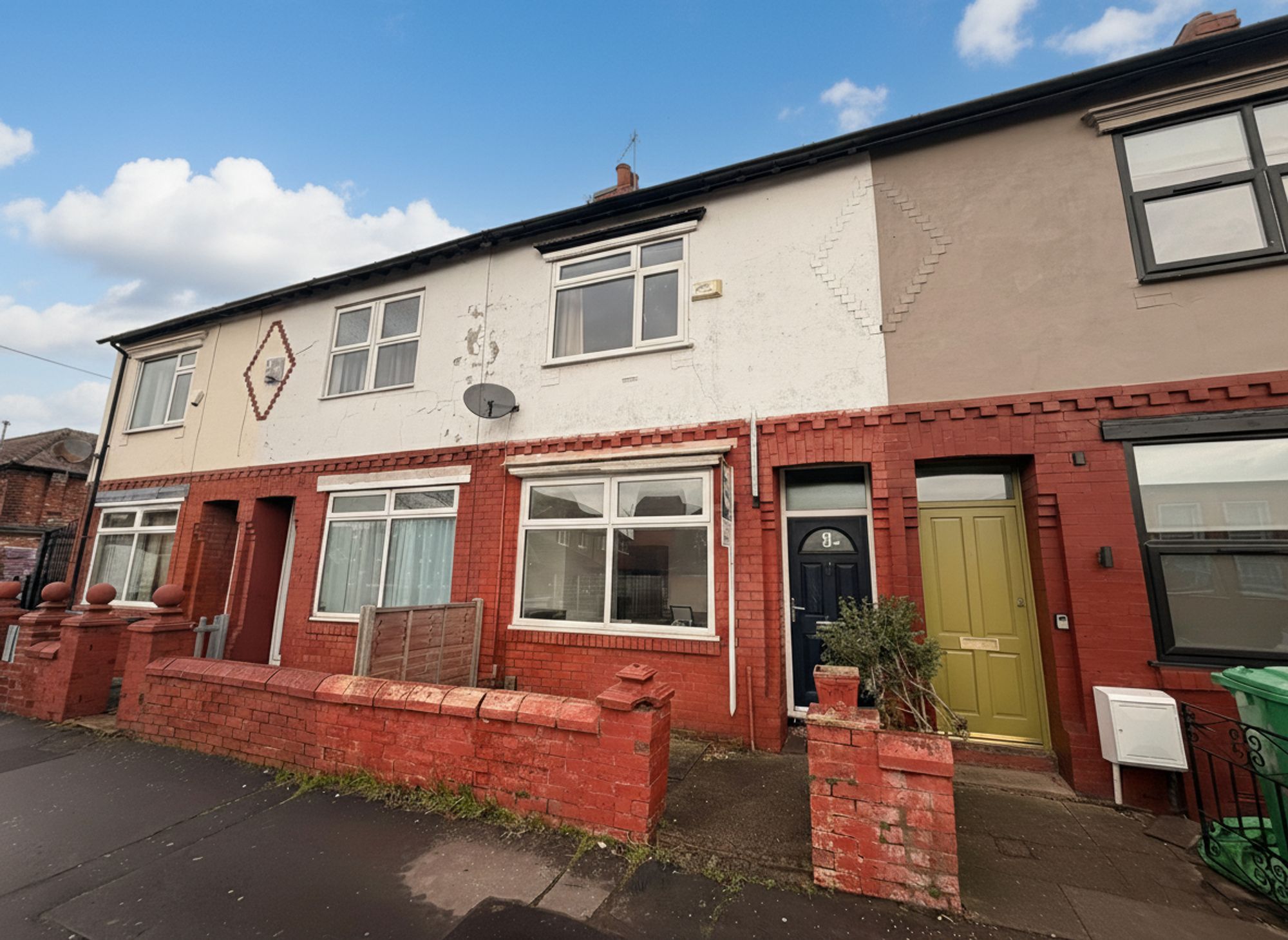 Flat Kingswood Road in Manchester