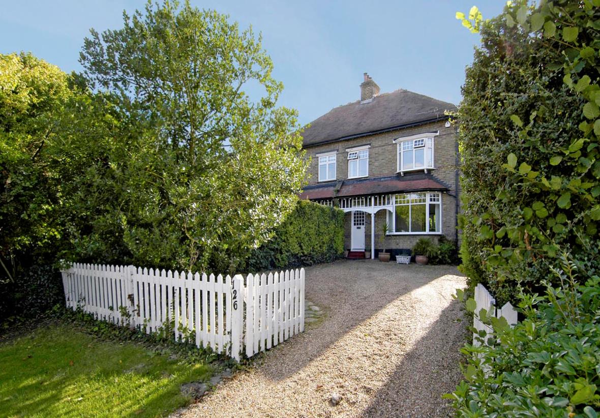 House Sharps Lane in Greater London
