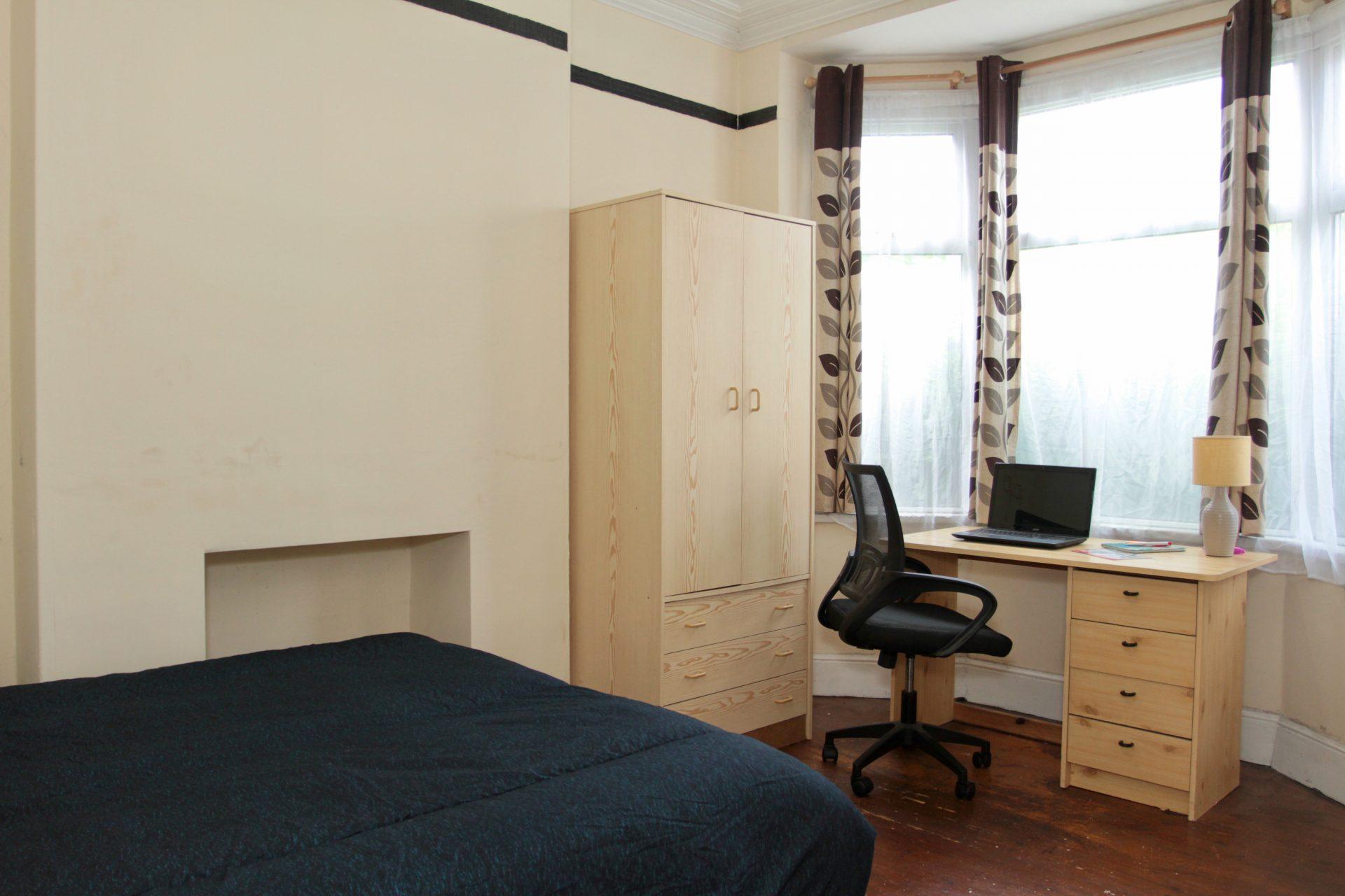 Room Thurlow Road in Leicester