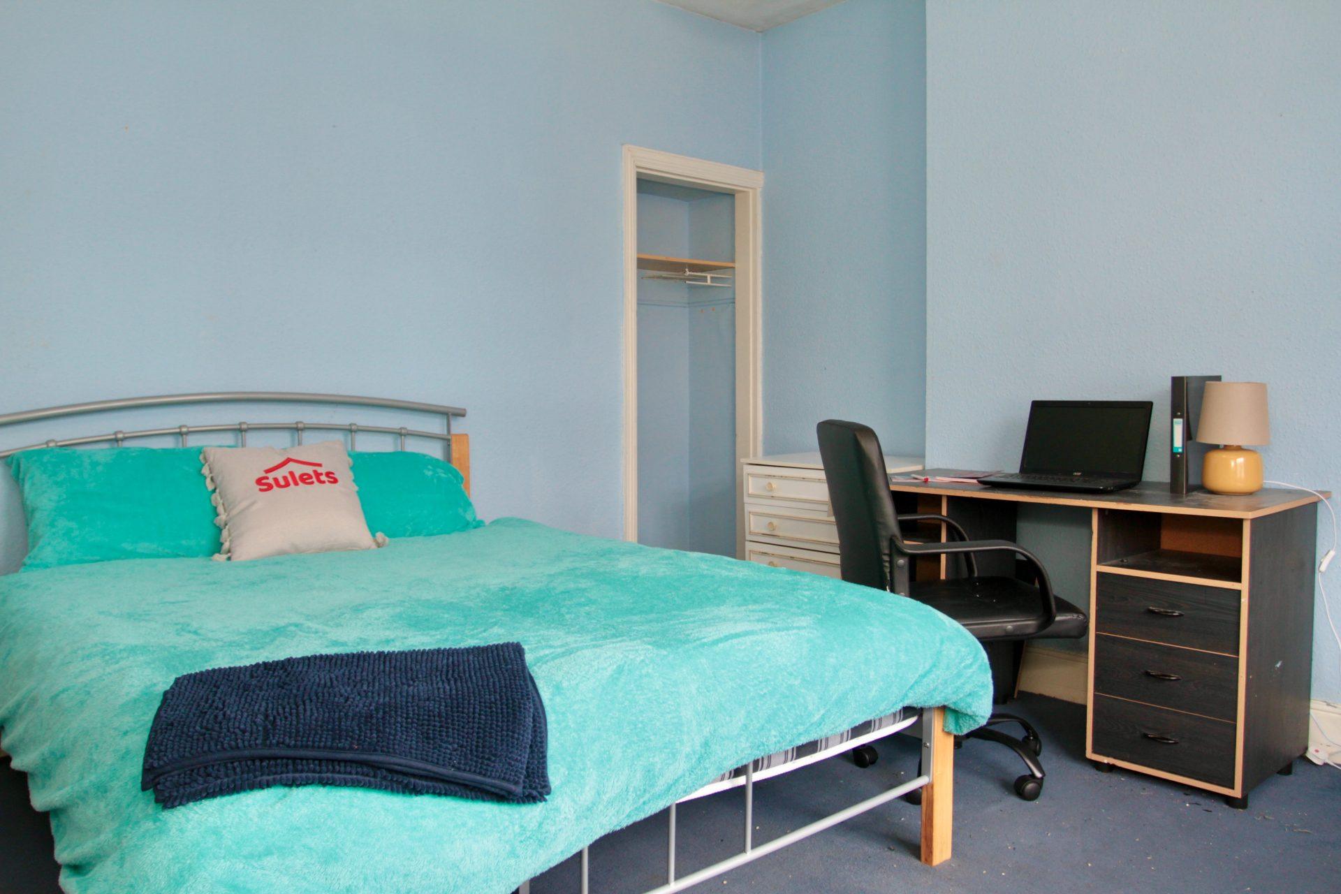 Room Thurlow Road in Leicester
