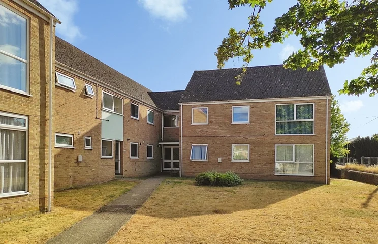 Flat Boundary Close in West Oxfordshire