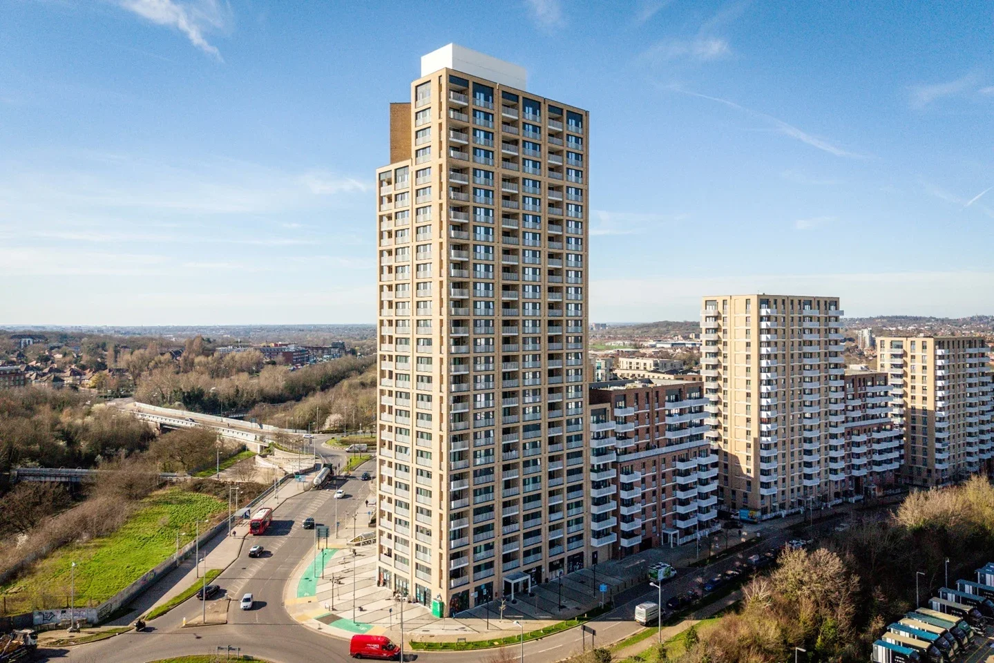Flat Lakeside Drive in Greater London
