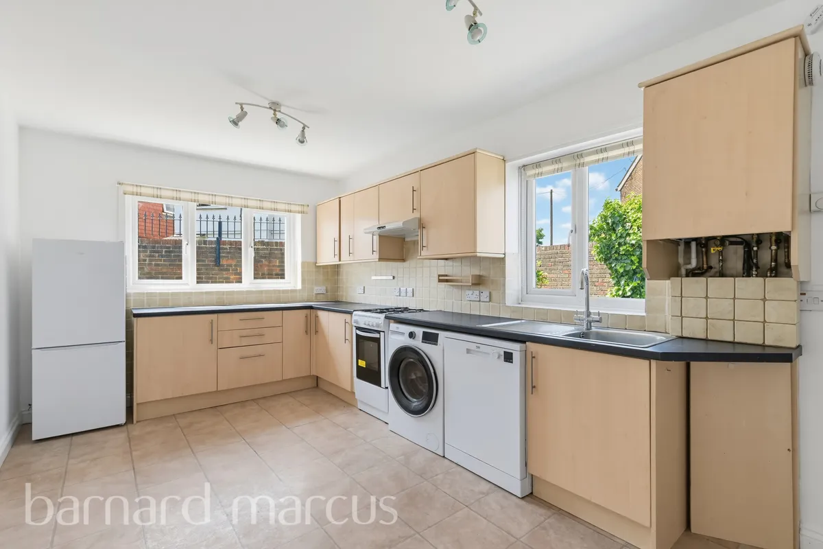Flat Twickenham Road in Greater London