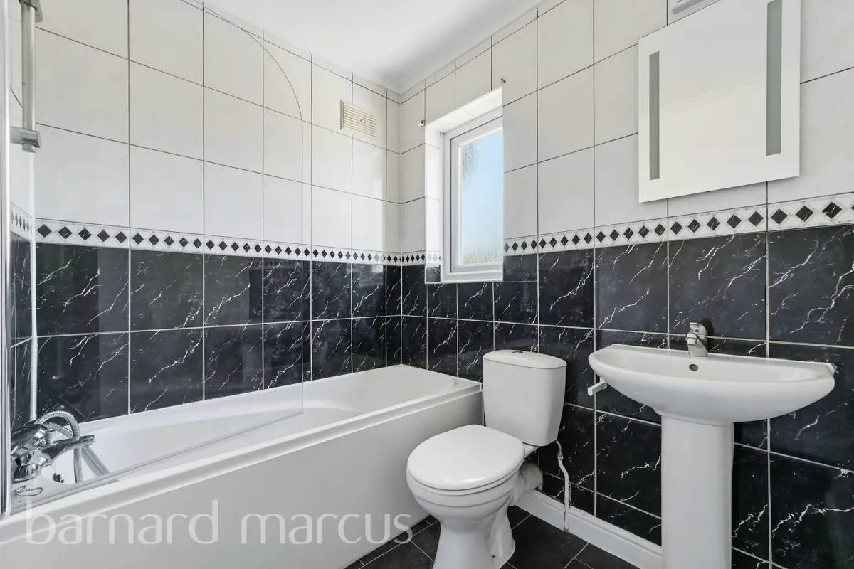 Flat Twickenham Road in Greater London