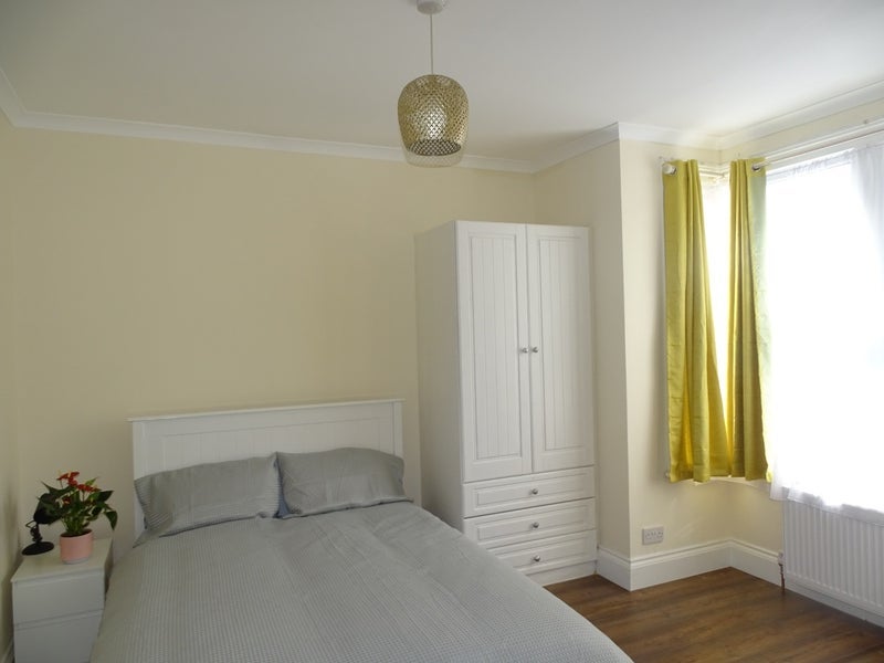 Room Amberley Grove in Greater London