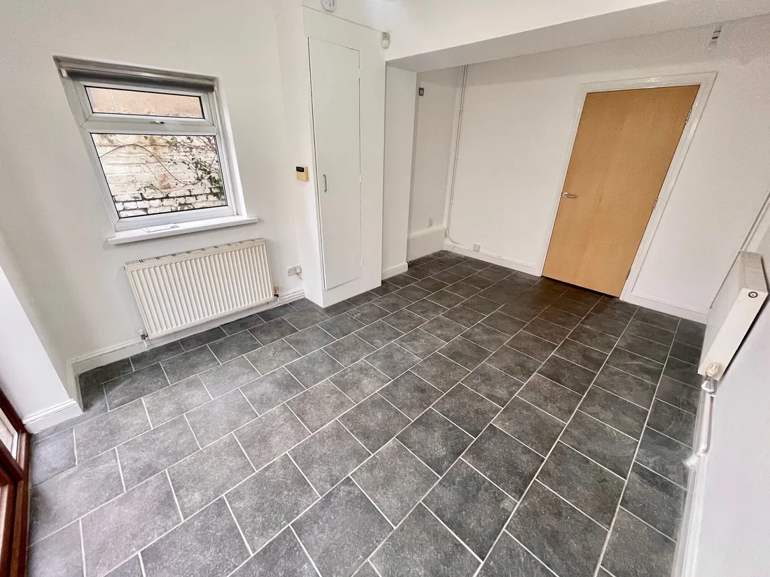 Flat Cowbridge Road East in Cardiff
