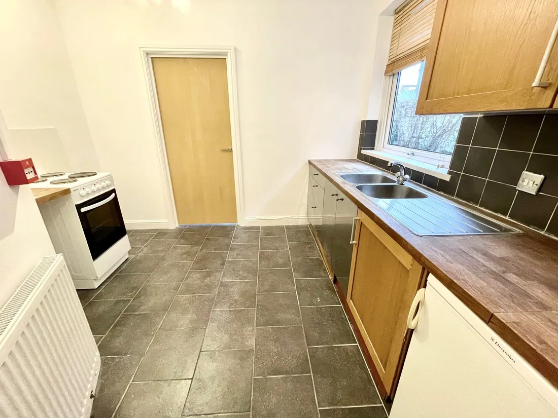 Flat Cowbridge Road East in Cardiff