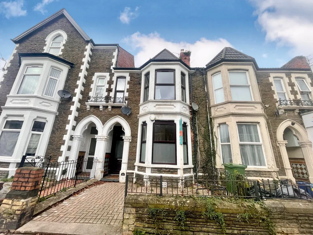 Flat Cowbridge Road East in Cardiff