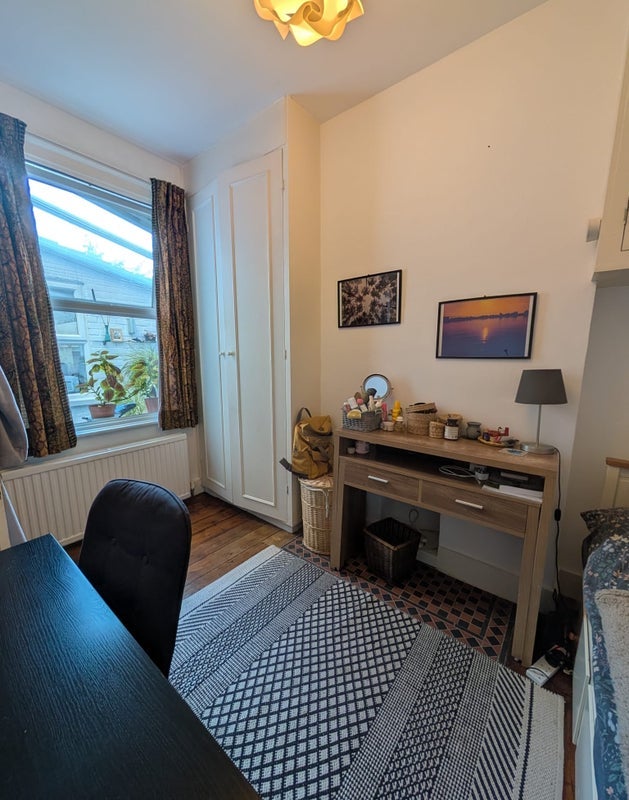 Room Byrne Road in Greater London